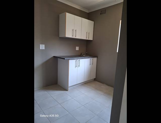 50M² BUSINESS TO LET IN SCOTTSVILLE